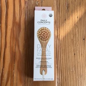 Daily concepts facial dry brush